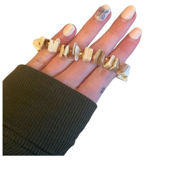 Natural Shell Bracelet - Picture 3 of 5